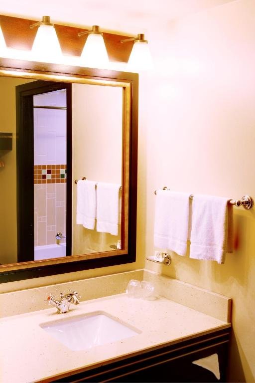 מלון דיסני סקוויה לודג' מקלחות